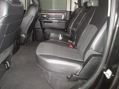 Used 2018 RAM 1500 Laramie w/ Convenience Group AWD/4WD image 40