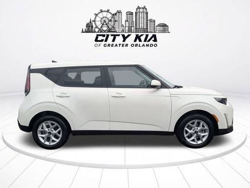 Certified 2025 Kia Soul LX w/ LX Technology Package FWD image 6