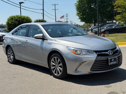 Used 2015 Toyota Camry XLE w/ Moonroof Package FWD image 7