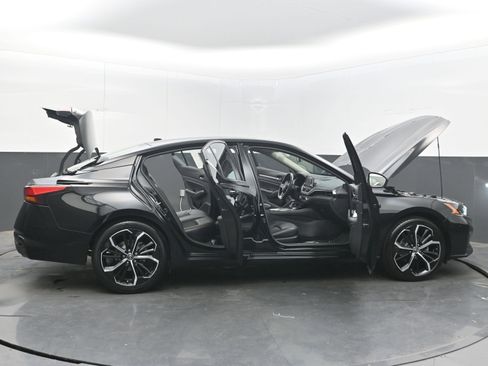 Used 2024 Nissan Altima 2.5 SR FWD image 44