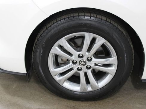 Used 2021 Toyota Sienna Platinum AWD/4WD image 62