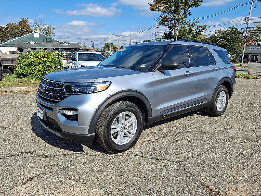 Used 2024 Ford Explorer XLT w/ Equipment Group 202A AWD/4WD image 49