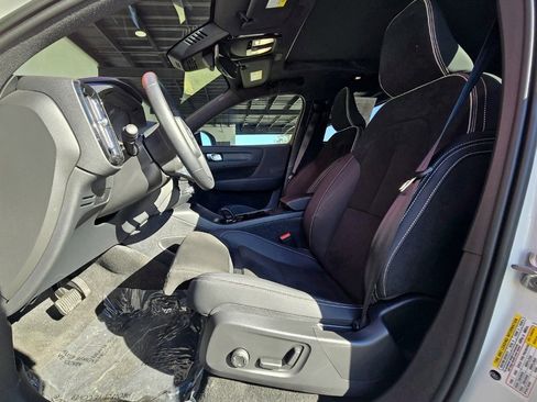 Used 2023 Volvo XC40 Recharge Ultimate image 18