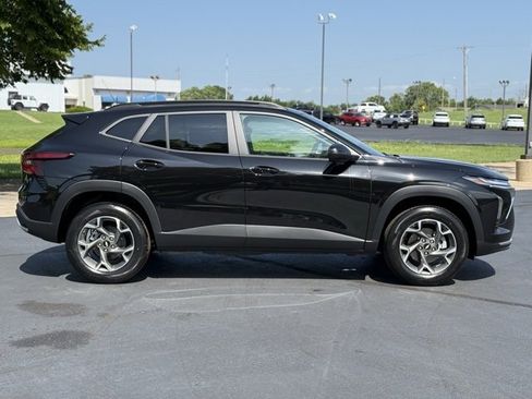 New 2025 Chevrolet Trax LT w/ Driver Confidence Package image 8