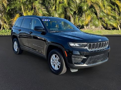 Used 2024 Jeep Grand Cherokee Laredo w/ Luxury Tech Group I RWD image 2