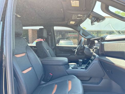 Used 2024 GMC Sierra 1500 AT4 w/ Technology Package AWD/4WD image 18