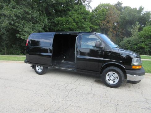 Used 2018 Chevrolet Express 2500 w/ Driver Convenience Package RWD image 17