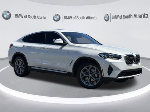 Used 2025 BMW X4 xDrive30i AWD/4WD image 2