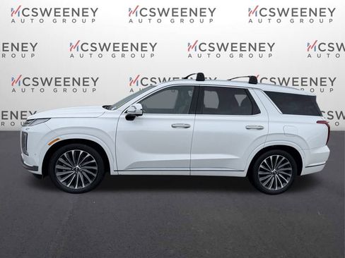 Used 2023 Hyundai Palisade Calligraphy image 2