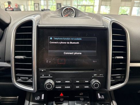 Used 2017 Porsche Cayenne S AWD/4WD image 28