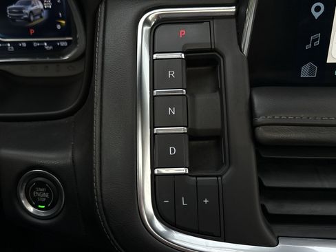 Used 2022 Chevrolet Tahoe Z71 w/ Luxury Package AWD/4WD image 31