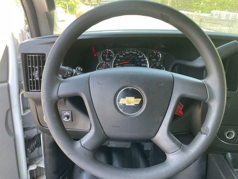Used 2017 Chevrolet Express 3500 RWD image 15