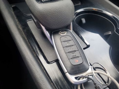 Used 2025 Nissan Rogue SV AWD/4WD image 26