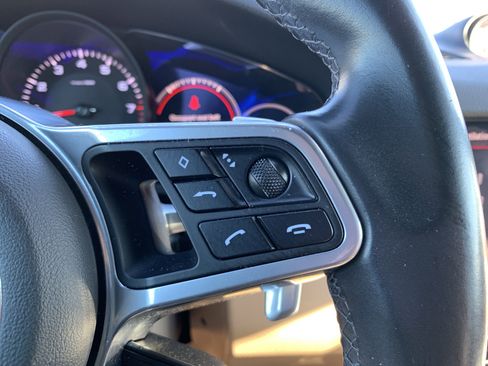 Used 2022 Porsche Cayenne Platinum Edition image 20