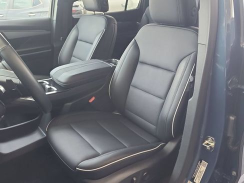 Certified 2025 Buick Enclave Preferred FWD image 20