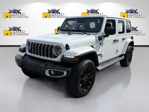 Used 2025 Jeep Wrangler Unlimited Sahara AWD/4WD image 1
