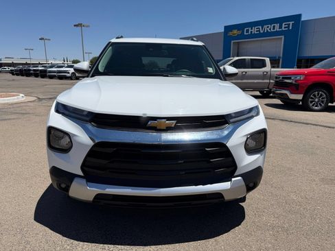 Used 2022 Chevrolet TrailBlazer LT w/ Convenience Package FWD image 2