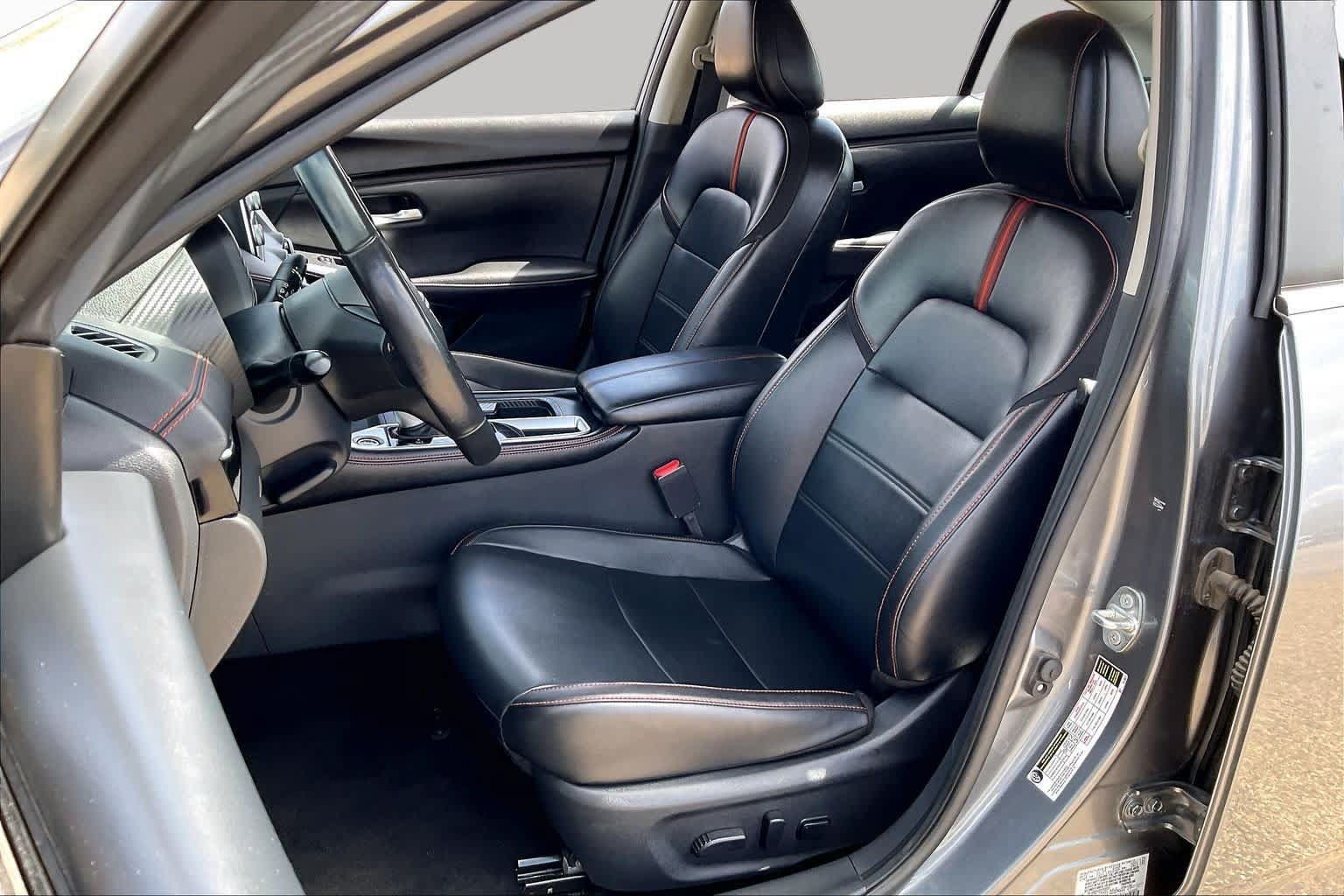 Used 2025 Nissan Sentra SR w/ SR Premium Package FWD image 8