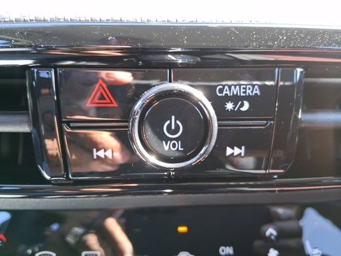 New 2026 Nissan Kicks SR image 15