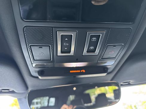 Used 2023 Land Rover Defender 130 X-Dynamic SE image 27