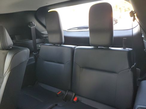 Used 2025 Mitsubishi Outlander SE image 15