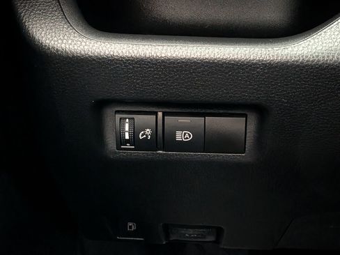 Used 2021 Toyota RAV4 XLE AWD/4WD image 18