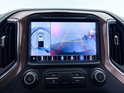 Used 2020 Chevrolet Silverado 1500 High Country w/ Technology Package AWD/4WD image 11