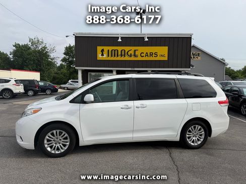 Used 2012 Toyota Sienna XLE w/ Entertainment Pkg FWD image 1