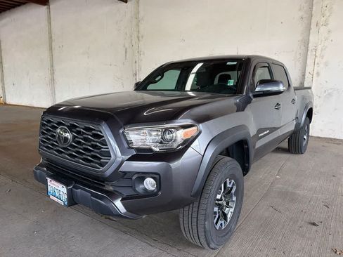 Used 2020 Toyota Tacoma TRD Off-Road AWD/4WD image 3