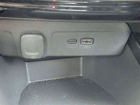 Used 2025 Chevrolet Trax LT w/ LT Convenience Package image 24