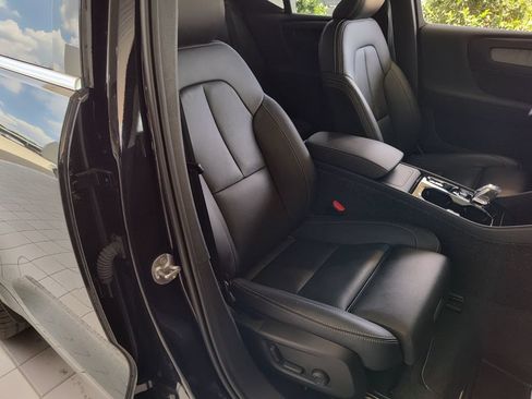 Used 2025 Volvo XC40 B5 Plus AWD/4WD image 31
