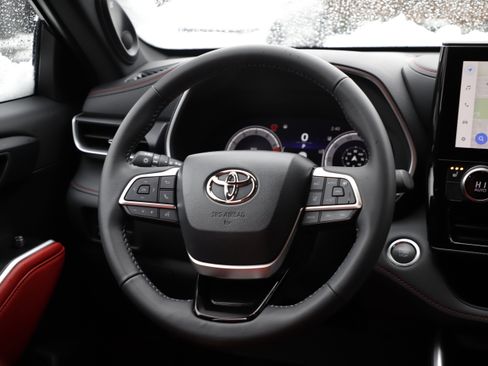 Used 2025 Toyota Highlander XSE AWD/4WD image 18