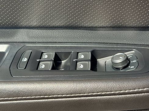 Used 2025 Volkswagen Atlas Cross Sport SE AWD/4WD image 18