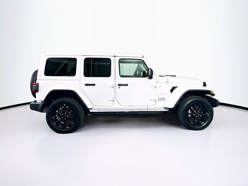Used 2024 Jeep Wrangler Unlimited Sahara AWD/4WD image 10