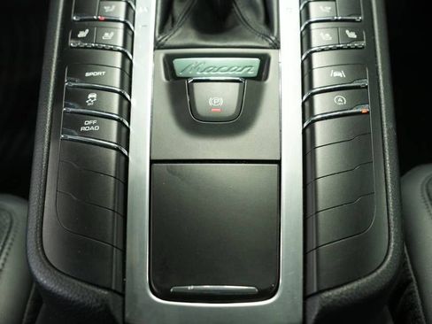 Certified 2021 Porsche Macan image 23