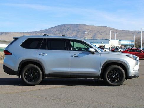 Used 2024 Toyota Grand Highlander AWD image 7