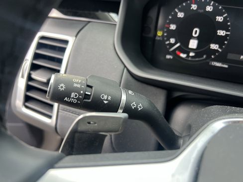 Certified 2024 Land Rover Discovery S image 22