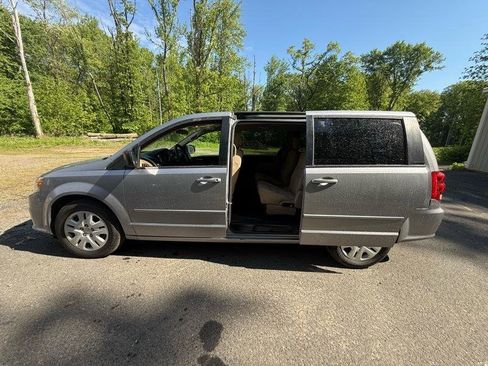 Used 2015 Dodge Grand Caravan SE w/ Quick Order Package 29E SE FWD image 5