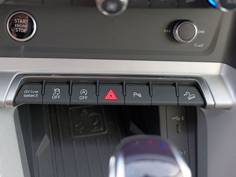 Certified 2025 Audi Q3 2.0T Premium Plus w/ Premium Plus Package image 18