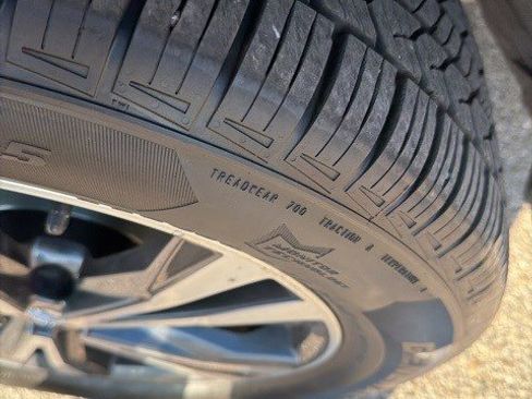 Used 2018 Nissan Rogue SL w/ Premium Package image 9