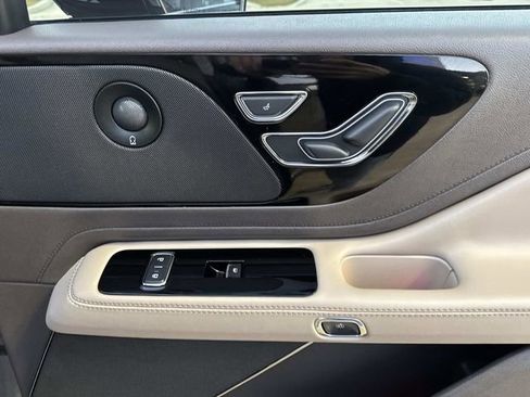 Used 2022 Lincoln Aviator Reserve w/ Elements Package Plus image 16