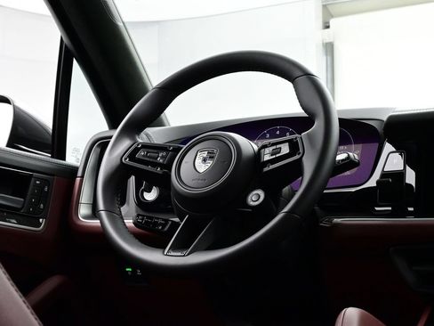 New 2025 Porsche Cayenne Turbo AWD/4WD image 21