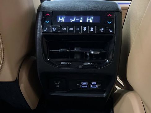 Used 2023 Jeep Grand Cherokee Summit image 36