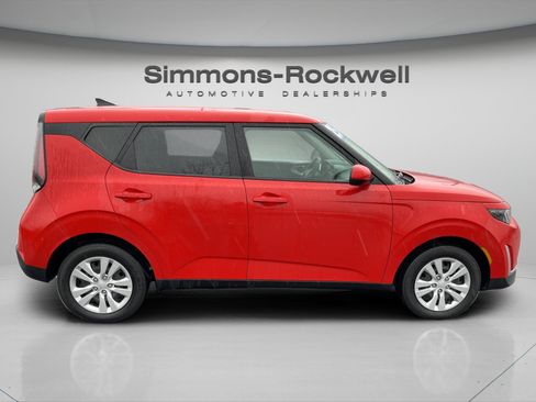 Used 2025 Kia Soul LX FWD image 6
