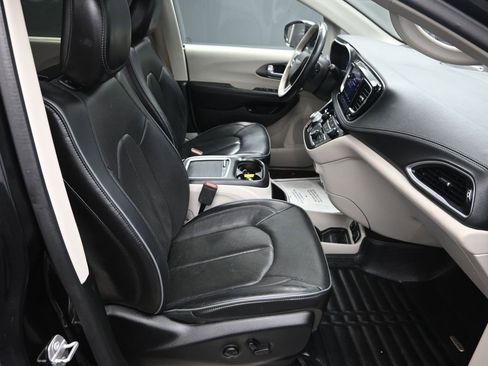 Used 2018 Chrysler Pacifica Limited w/ Advanced Safetytec Group image 39