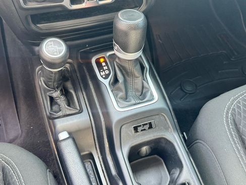 Used 2021 Jeep Wrangler Unlimited Sport AWD/4WD image 29