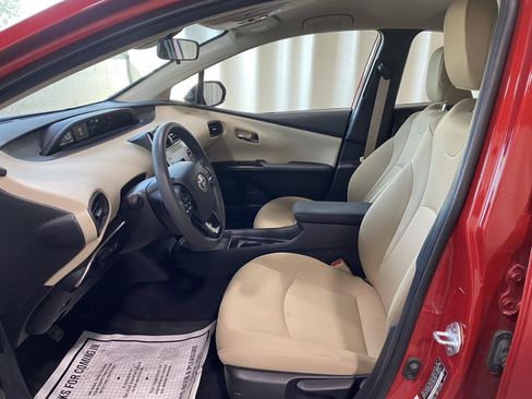 Used 2020 Toyota Prius LE AWD/4WD image 2