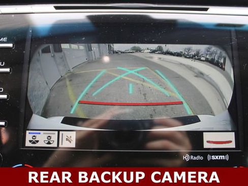 Used 2019 Toyota Camry SE w/ Sunroof Package image 5