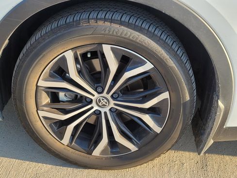 Used 2026 Toyota Crown XLE image 2