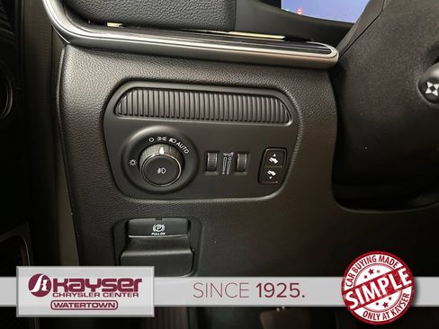 Used 2024 Jeep Wagoneer 4WD w/ Premium Group I image 18